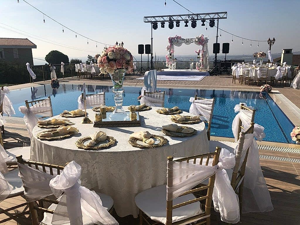 Bahçede Havuzbaşı Nişan Organizasyonu