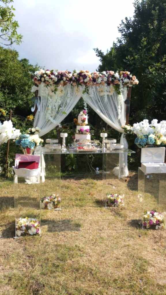 Bahçede Nişan Masası Süsleme