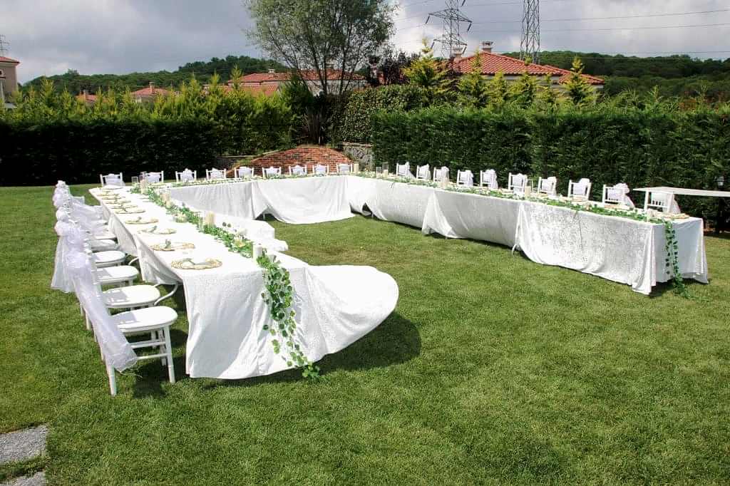 Bahçede Nişan Organizasyonu U Masa Düzeni